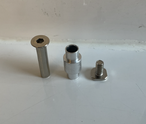 Komplet  (ośka, śrubka, tulejka) do rolek