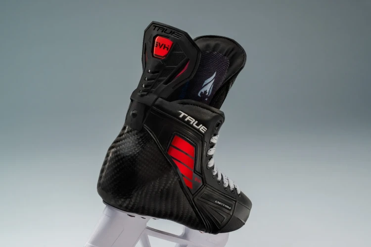 2025_hockey_svh_skate_red_back.webp