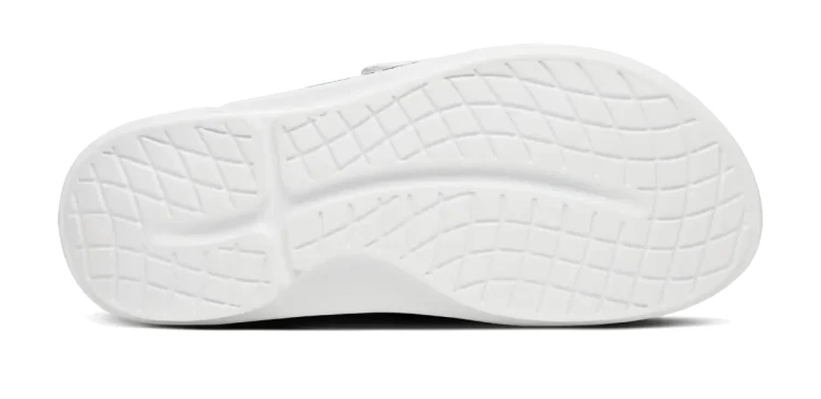 slapky_bauer_oofos_white_blue1.webp