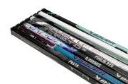 hol25_stick_mysterymini_family1-5.webp