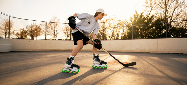 Inline hockey – what do you need to play during the summer season?